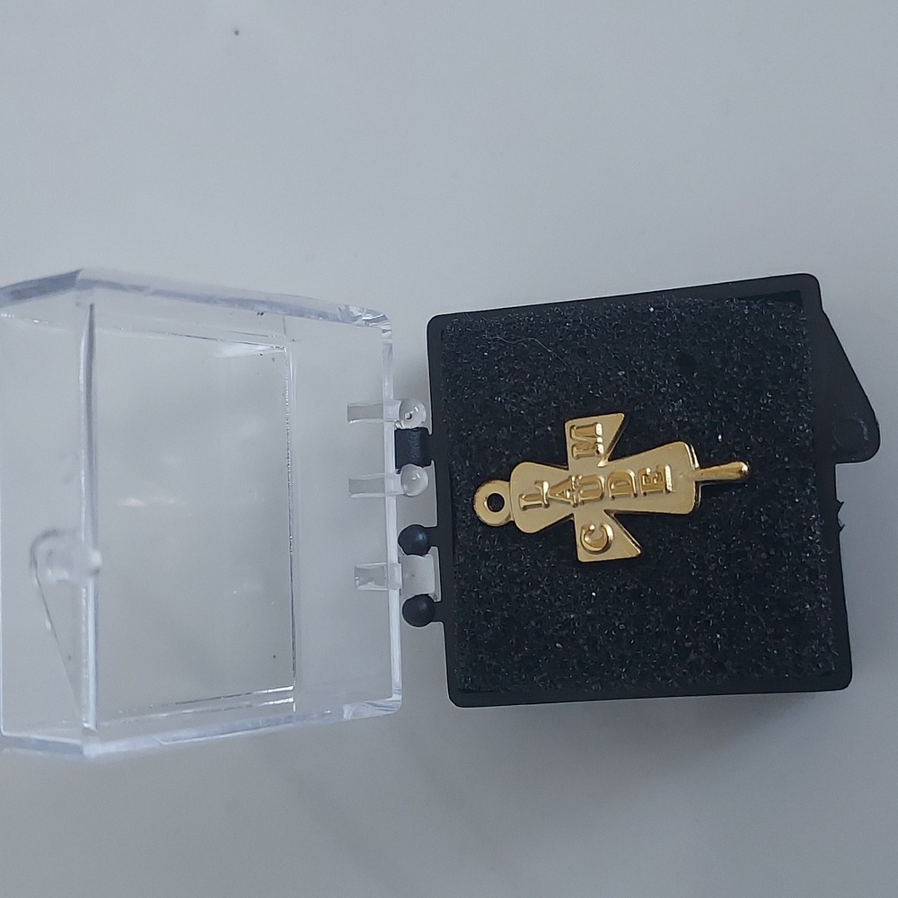 Cum laude pin/necklace